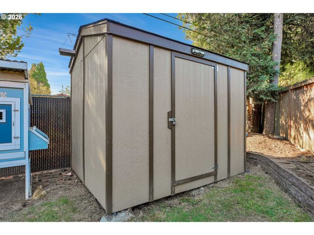16528 Se TAYLOR St, Portland, OR 97233
