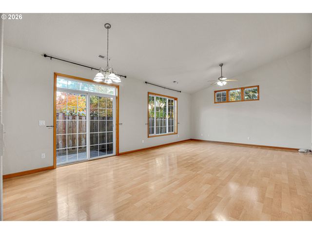 16528 Se TAYLOR St, Portland, OR 97233