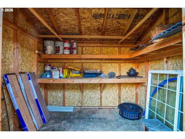 16528 Se TAYLOR St, Portland, OR 97233