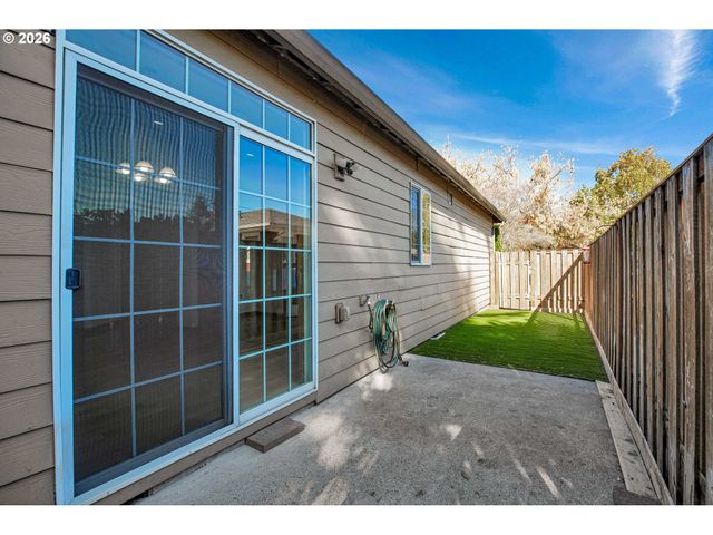 16528 Se TAYLOR St, Portland, OR 97233