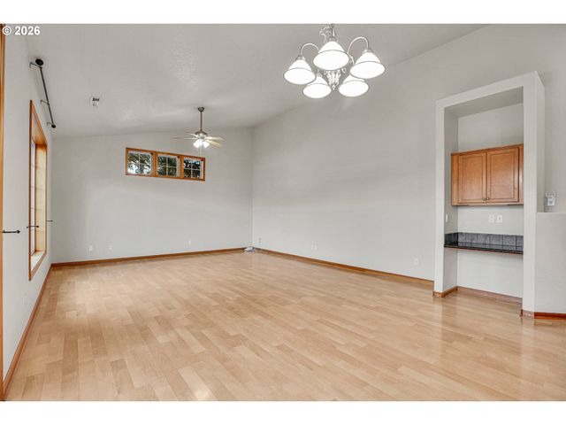 16528 Se TAYLOR St, Portland, OR 97233