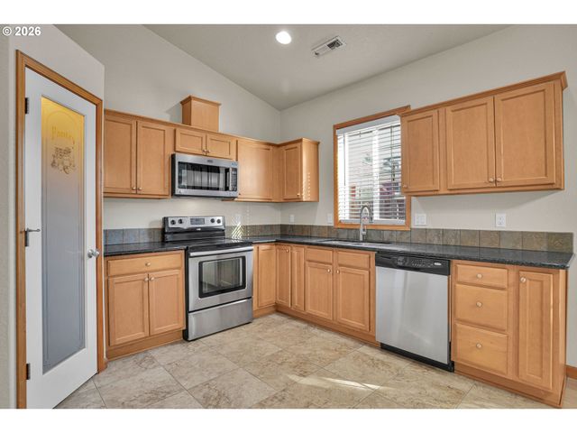 16528 Se TAYLOR St, Portland, OR 97233