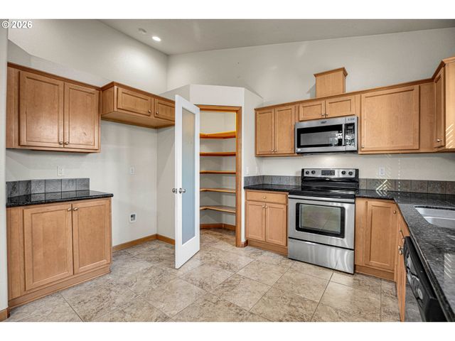 16528 Se TAYLOR St, Portland, OR 97233