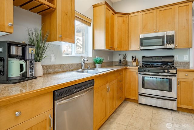 7968 E Golf Course Drive, Blaine, WA 98230