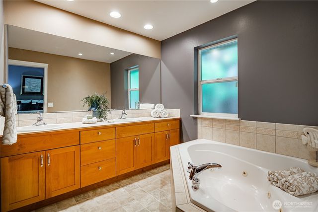 7968 E Golf Course Drive, Blaine, WA 98230