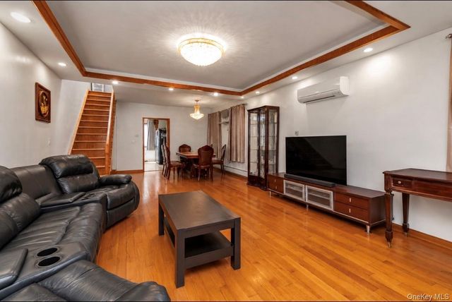 7964 77th Avenue, Glendale, NY 11385