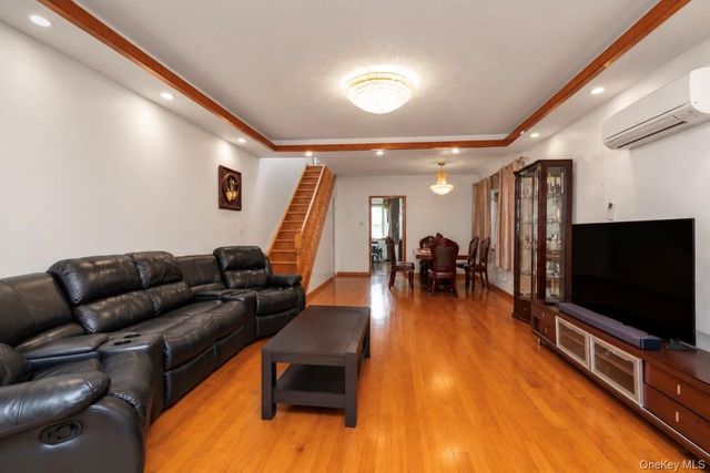 7964 77th Avenue, Glendale, NY 11385
