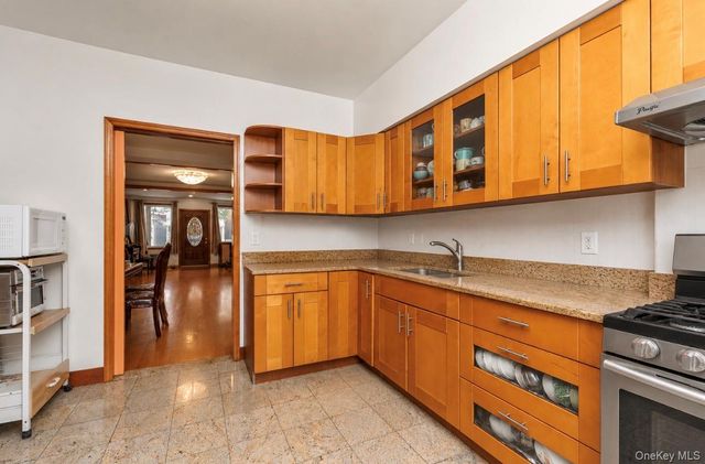 7964 77th Avenue, Glendale, NY 11385