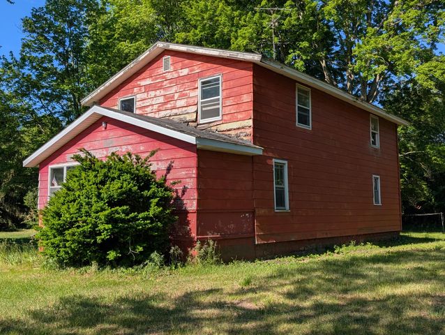 3909 Cloverville Road, Fruitport, MI 49415
