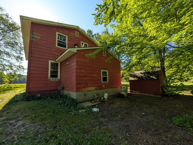 3909 Cloverville Road, Fruitport, MI 49415