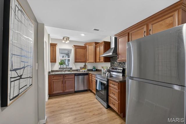 913 Blossom Lane, Rock Hill, MO 63119