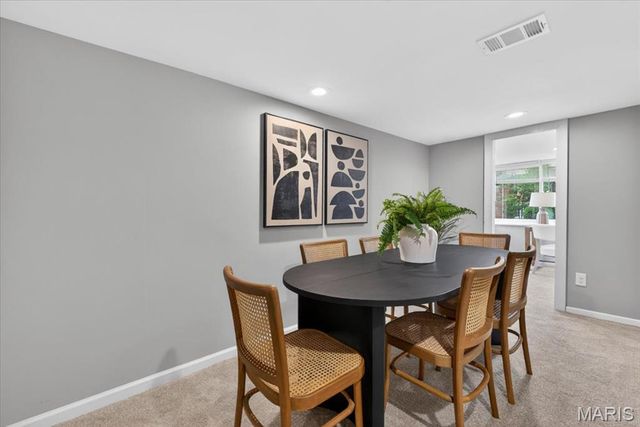 913 Blossom Lane, Rock Hill, MO 63119