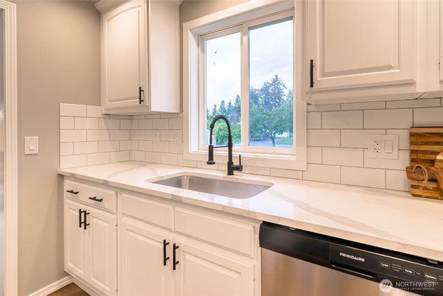 23615 105th Place SE, Kent, WA 98031