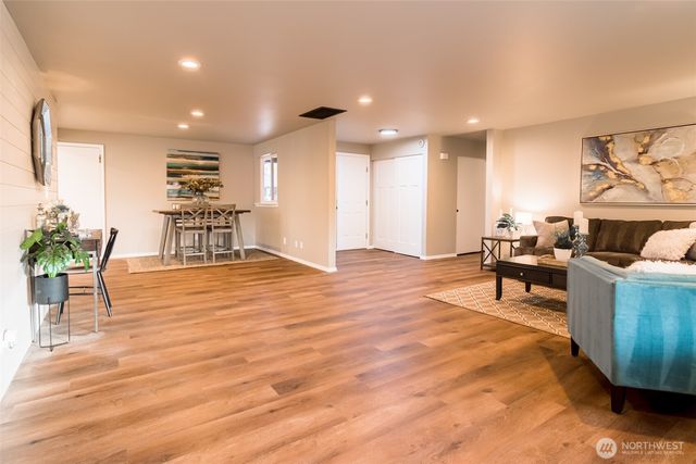 23615 105th Place SE, Kent, WA 98031