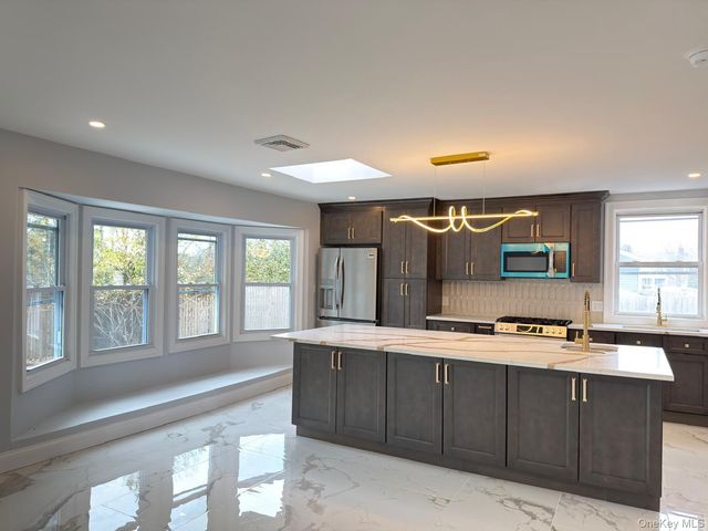 21 Colby Drive, Kings Park, NY 11754