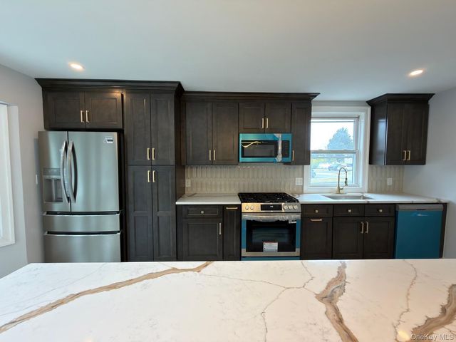 21 Colby Drive, Kings Park, NY 11754