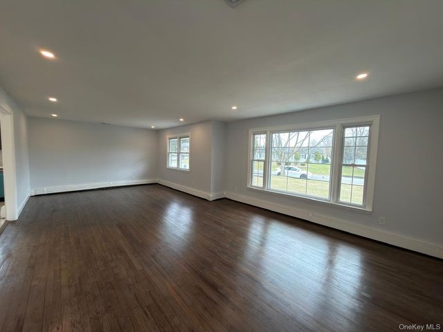 21 Colby Drive, Kings Park, NY 11754