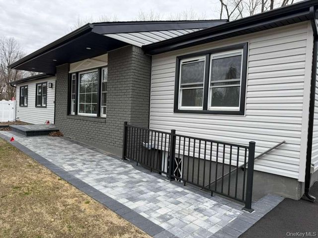 21 Colby Drive, Kings Park, NY 11754