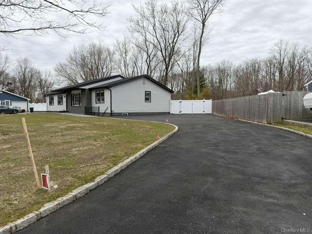 21 Colby Drive, Kings Park, NY 11754