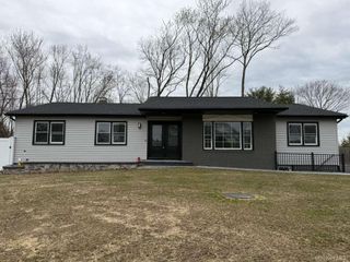 21 Colby Drive, Kings Park, NY 11754