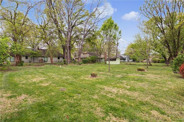 401 W 114 Terrace, Kansas City, MO 64114