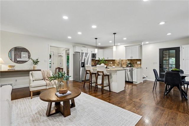 401 W 114 Terrace, Kansas City, MO 64114