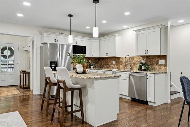 401 W 114 Terrace, Kansas City, MO 64114