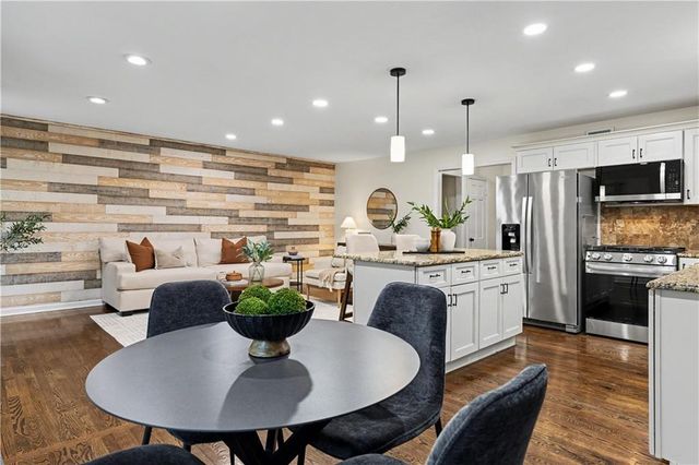 401 W 114 Terrace, Kansas City, MO 64114