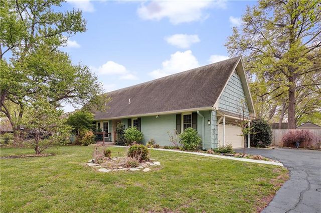 401 W 114 Terrace, Kansas City, MO 64114