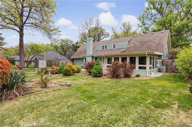 401 W 114 Terrace, Kansas City, MO 64114