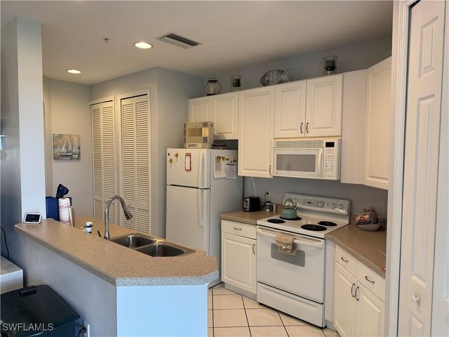 1420 Sweetwater CV 102, Naples, FL 34110