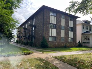 1030 Dunlop 2C, Forest Park, IL 60130