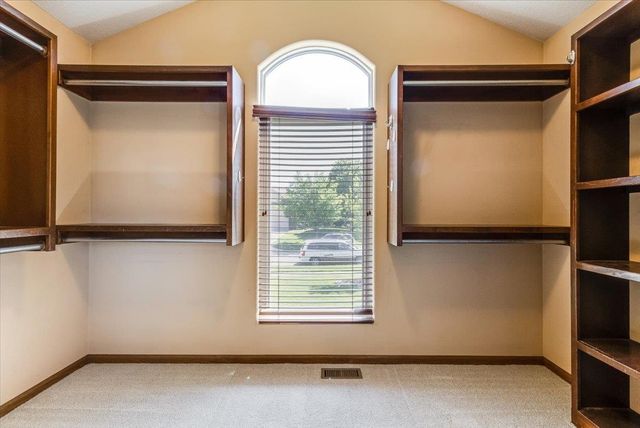 10022 W WESTLAKES CT., Wichita, KS 67205
