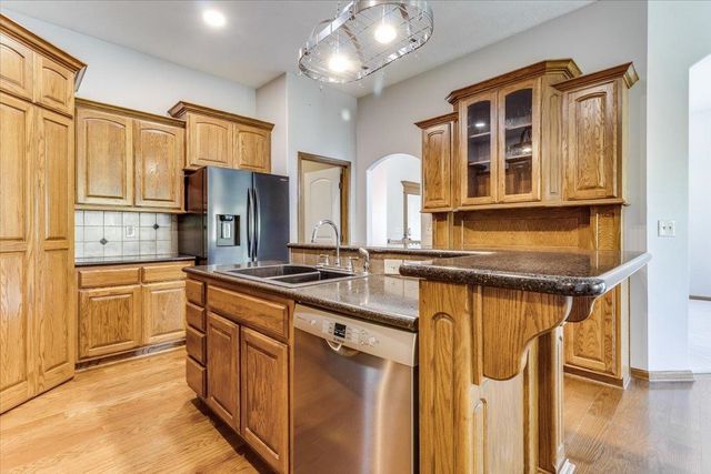 10022 W WESTLAKES CT., Wichita, KS 67205