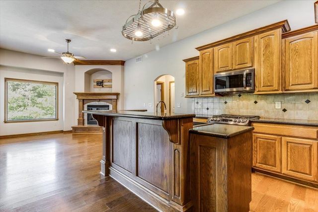 10022 W WESTLAKES CT., Wichita, KS 67205