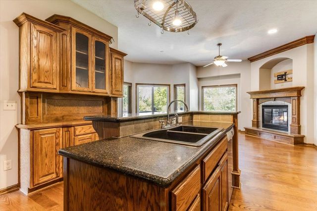 10022 W WESTLAKES CT., Wichita, KS 67205