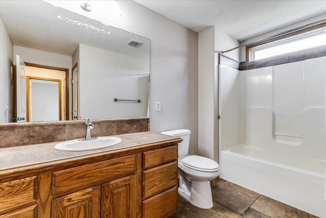 10022 W WESTLAKES CT., Wichita, KS 67205