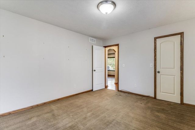 10022 W WESTLAKES CT., Wichita, KS 67205