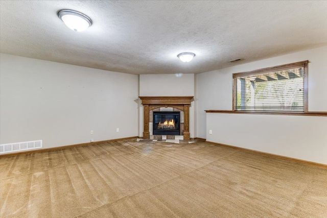 10022 W WESTLAKES CT., Wichita, KS 67205