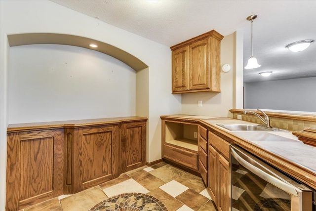 10022 W WESTLAKES CT., Wichita, KS 67205