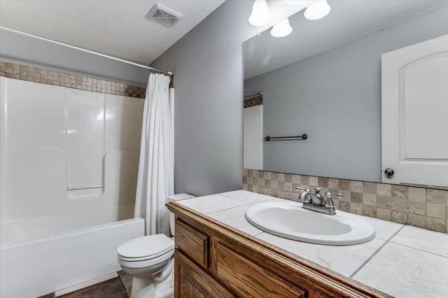 10022 W WESTLAKES CT., Wichita, KS 67205