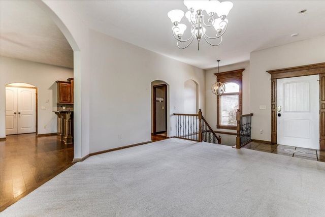 10022 W WESTLAKES CT., Wichita, KS 67205