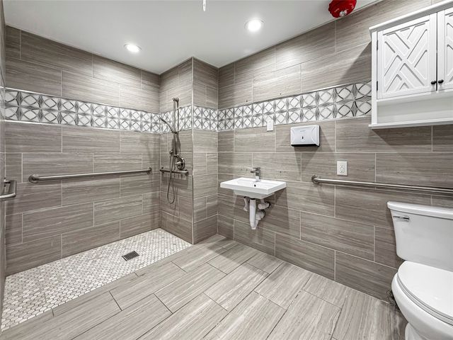 2402 Country Valley Road, Garland, TX 75041