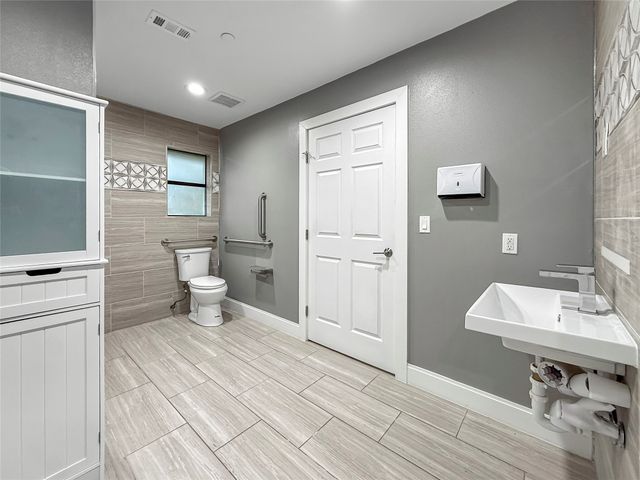 2402 Country Valley Road, Garland, TX 75041