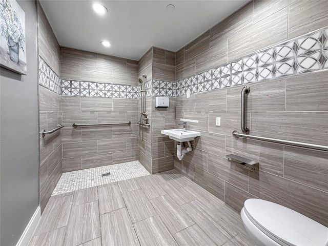 2402 Country Valley Road, Garland, TX 75041