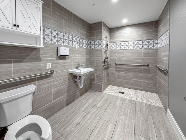 2402 Country Valley Road, Garland, TX 75041