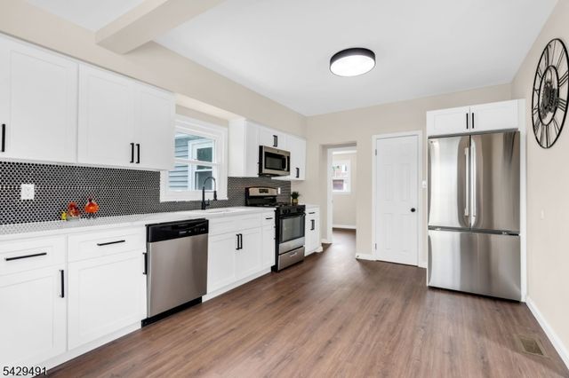 724 3Rd St, Lyndhurst Twp., NJ 07071