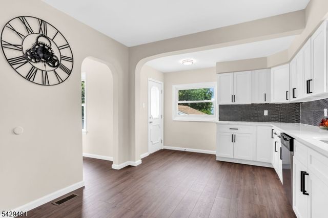 724 3Rd St, Lyndhurst Twp., NJ 07071