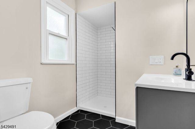 724 3Rd St, Lyndhurst Twp., NJ 07071