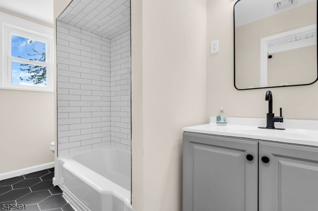 724 3Rd St, Lyndhurst Twp., NJ 07071